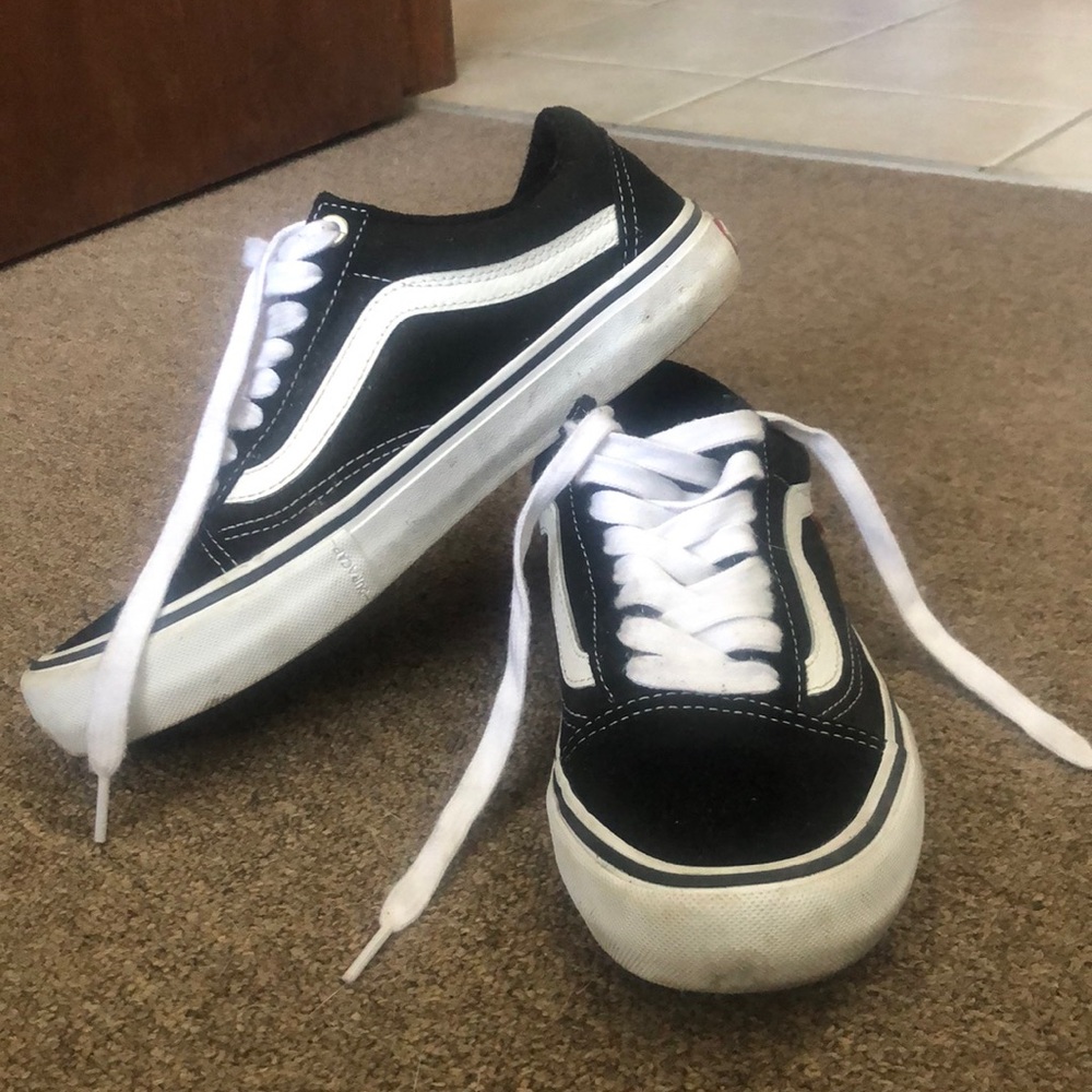 Black Vans Size Women’s 8/ Men’s 6.5